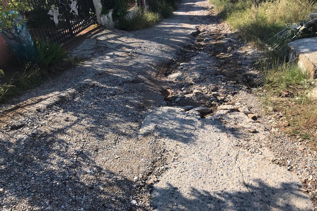 «Βραζιλιάνικες φαβέλες» στη Θεσσαλονίκη καταγγέλλουν κάτοικοι – Χωματόδρομος οδηγεί στα σπίτια τους και στο υπό ανέγερση Παιδιατρικό Νοσοκομείο
