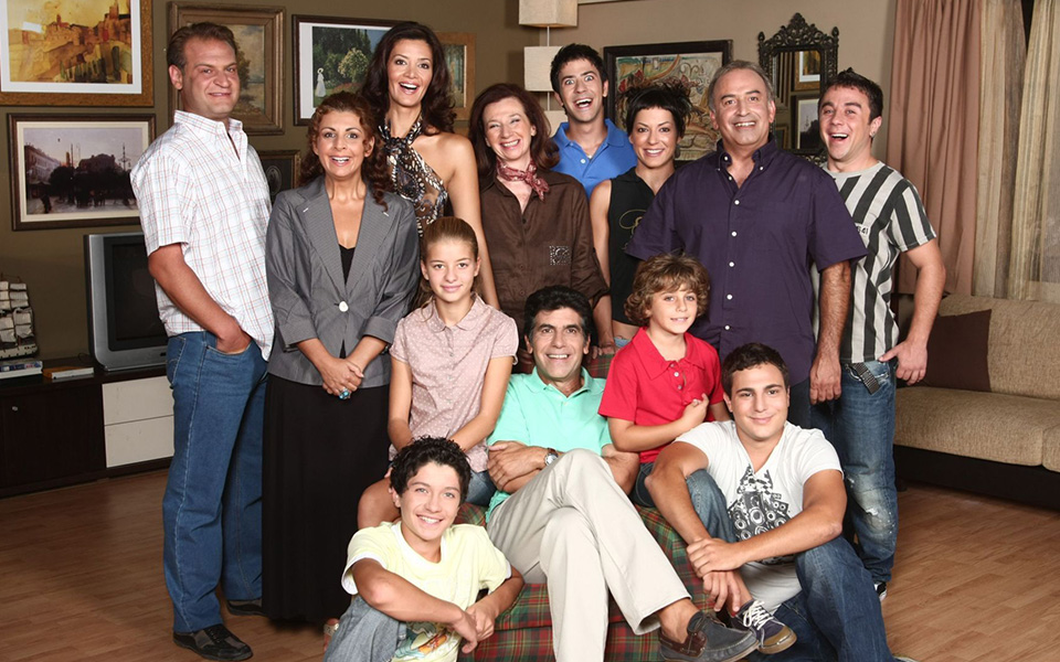 «Ευτυχισμένοι μαζί»: 9+1 παράξενα fun facts για την αγαπημένη μας σειρά (VIDEO)