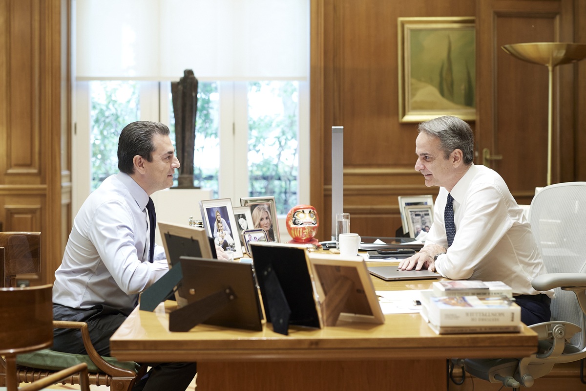 Το τετ α τετ Μητσοτάκη- Σκρέκα στο Μαξίμου