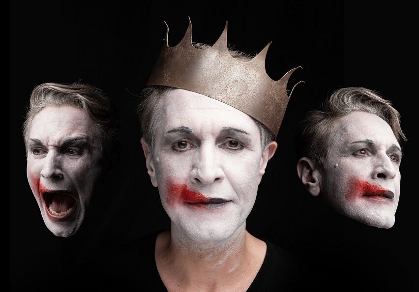 Ο Αιμίλιος Χειλάκης είναι ξανά «Μόνος με τον Άμλετ»