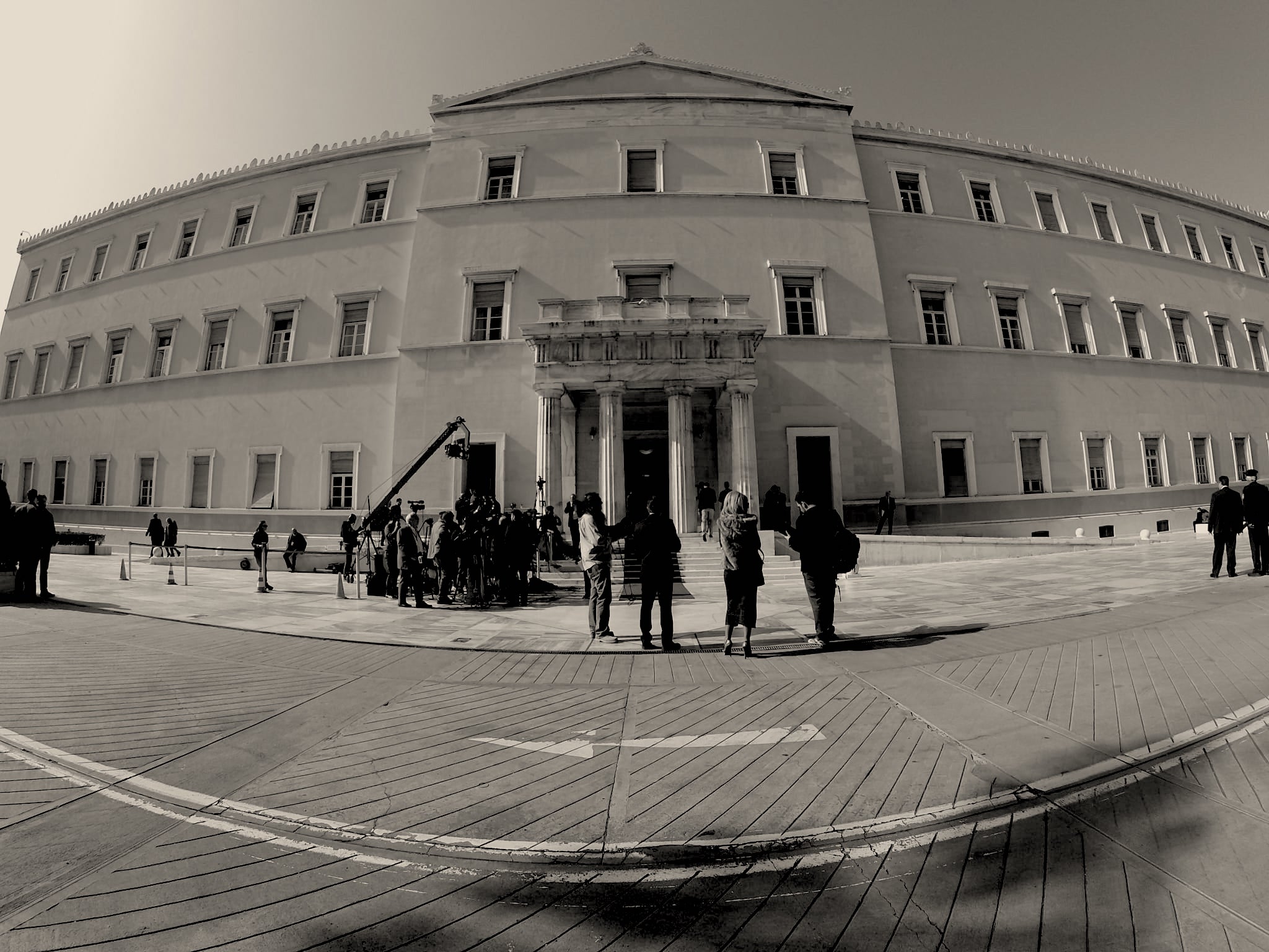 Aπό τα μαντάτα στα… metadata