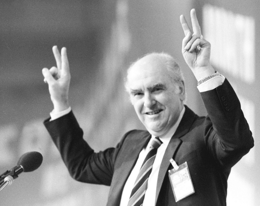 Γιώργος και Νίκος Παπανδρέου θυμούνται τον πατέρα τους Ανδρέα, 29 χρόνια μετά τον θάνατό του