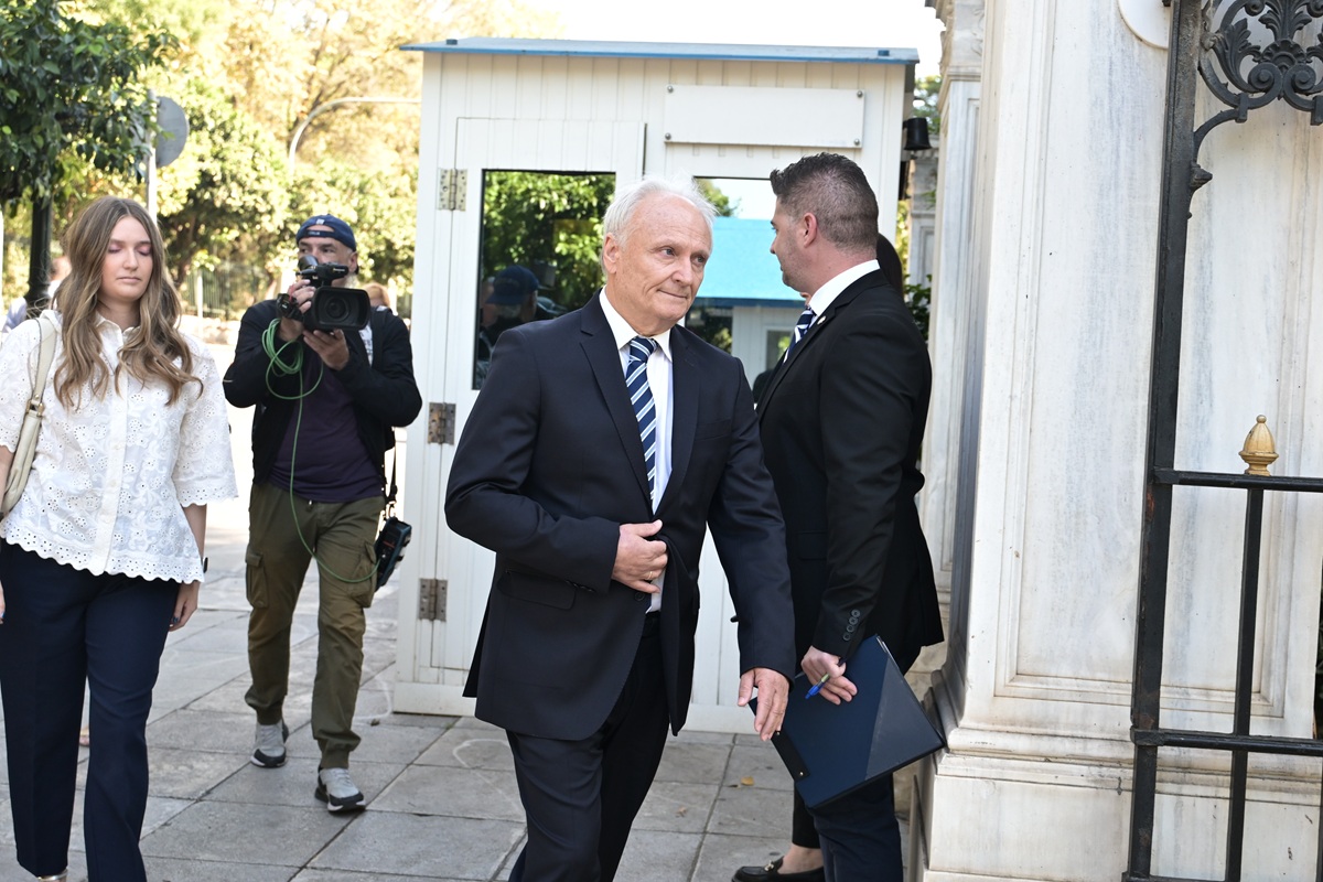 Ορκίστηκαν τα νέα μέλη της κυβέρνησης υπό τη σκιά του σκανδάλου του ΟΠΕΚΕΠΕ (ΦΩΤΟ,VIDEO)