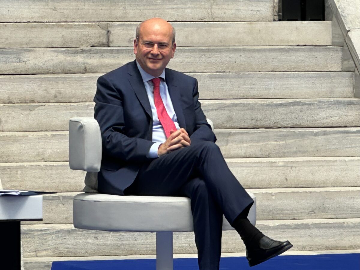 Χατζηδάκης: «Παρακολουθούμε στενά τις εξελίξεις στη Μέση Ανατολή – σε εφαρμογή τα πρώτα μέτρα για τους Έλληνες στην περιοχή»