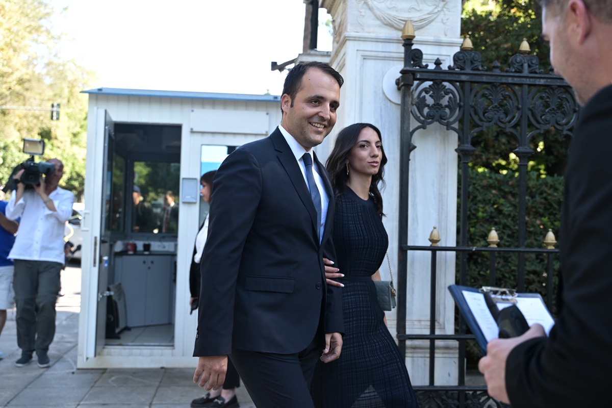 Ορκίστηκαν τα νέα μέλη της κυβέρνησης υπό τη σκιά του σκανδάλου του ΟΠΕΚΕΠΕ (ΦΩΤΟ,VIDEO)