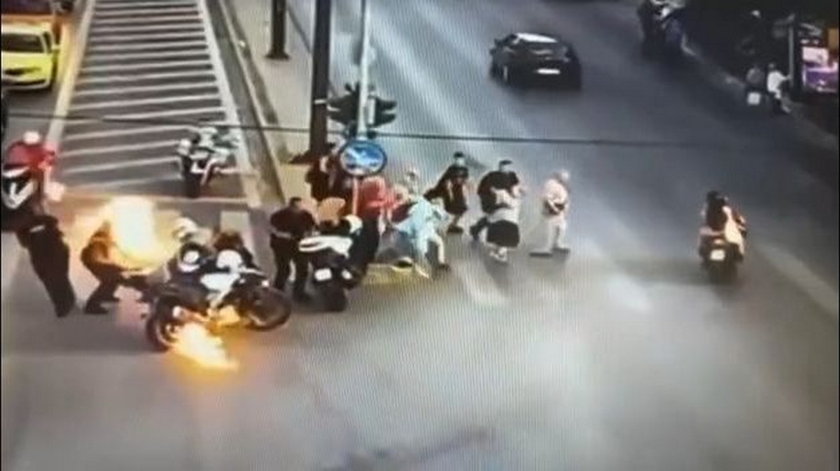 Αθήνα: Βίντεο ντοκουμέντο από τη δολοφονική επίθεση με μολότοφ εναντίον αστυνομικών