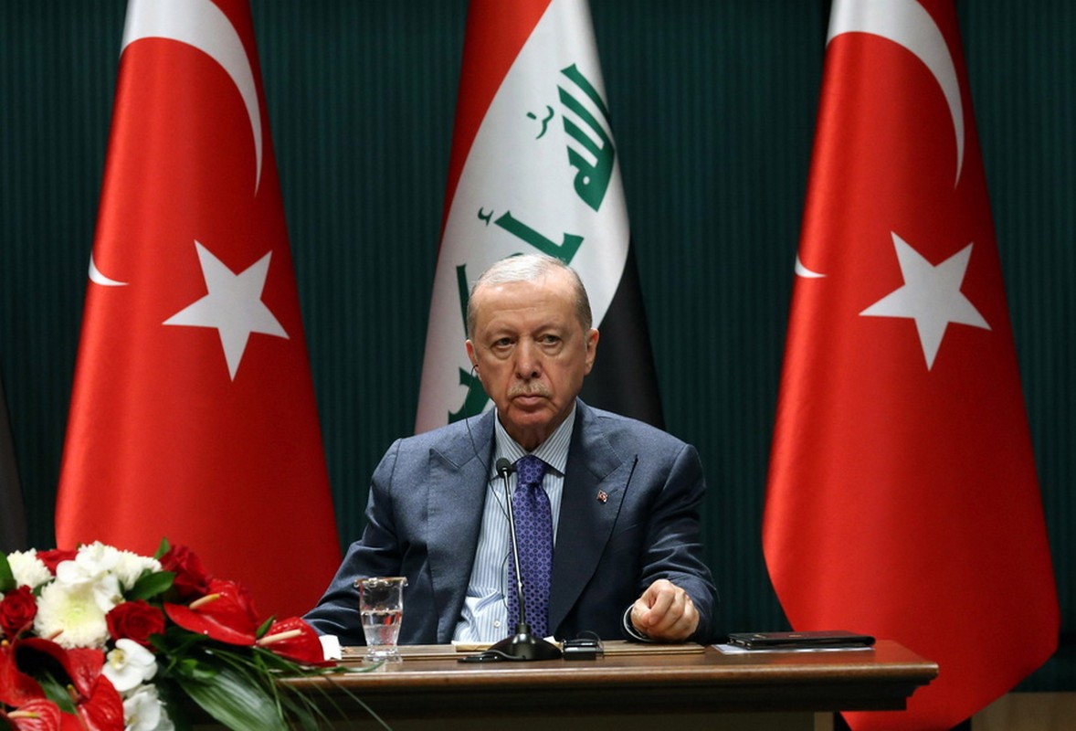 Διπλό παιχνίδι Ερντογάν: απειλές στη Συρία, σιωπή για το Ισραήλ