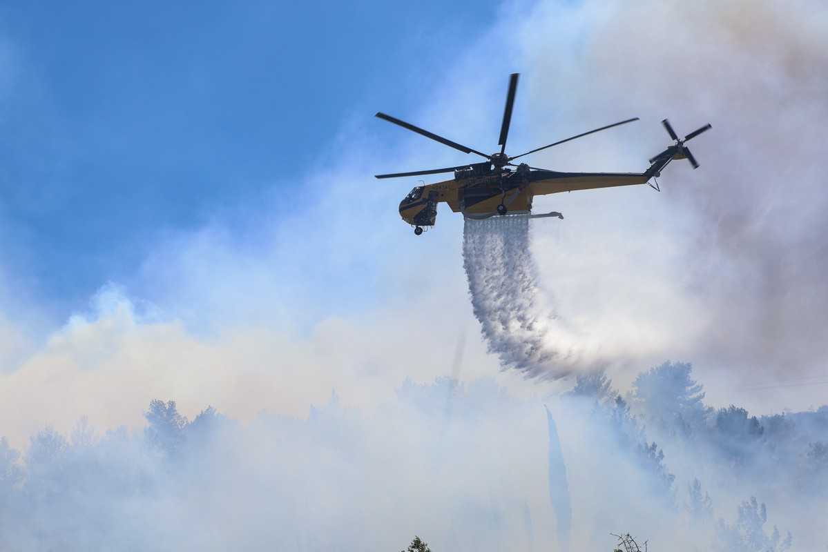 Φωτιά στη Βοιωτία – Επιχειρούν 4 εναέρια μέσα