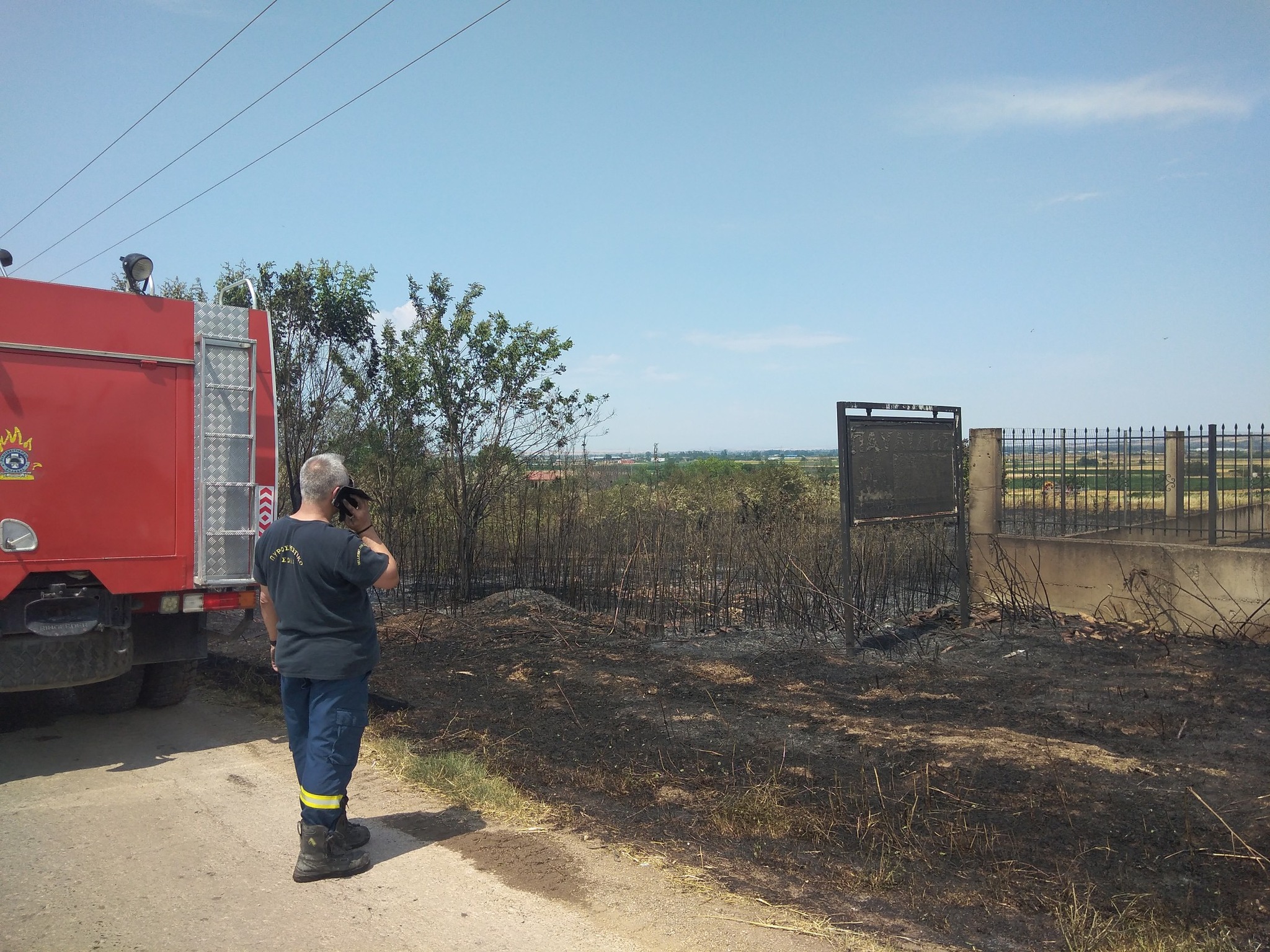 Φωτιά σε κολώνα της ΔΕΗ έξω από τα Κουφάλια – Κατεσβέσθη παρά τη γρήγορη εξάπλωση της (ΦΩΤΟ)