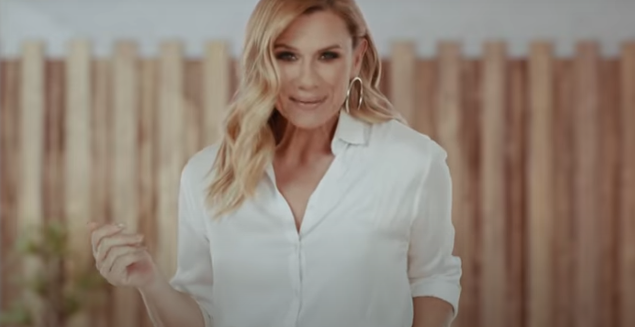 Ο ΑΝΤ1 ανανέωσε με την Κατερίνα Καραβάτου – Η ανακοίνωση του σταθμού