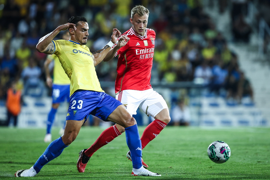 Πέδρο Άλβαρο: Ένα «προϊόν» της Μπενφίκα στην άμυνα του Άρη (VIDEO)