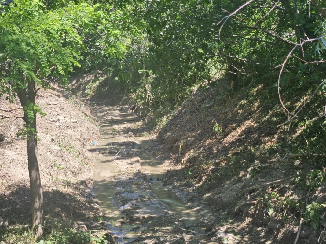 Επιχείρηση «σκούπα» της Περιφέρειας σε τέσσερα ρέματα του δήμου Ωραιοκάστρου