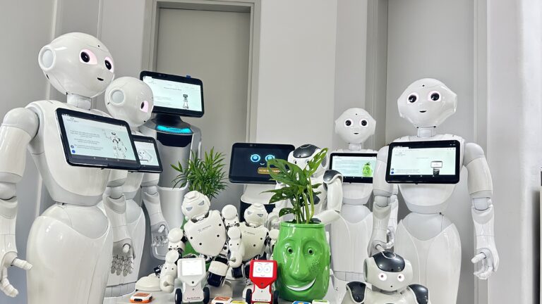 Θεσσαλονίκη: Το πρώτο ρομπότ-γλάστρα σε ανθοπωλείο – Μιλάει με φυσική φωνή