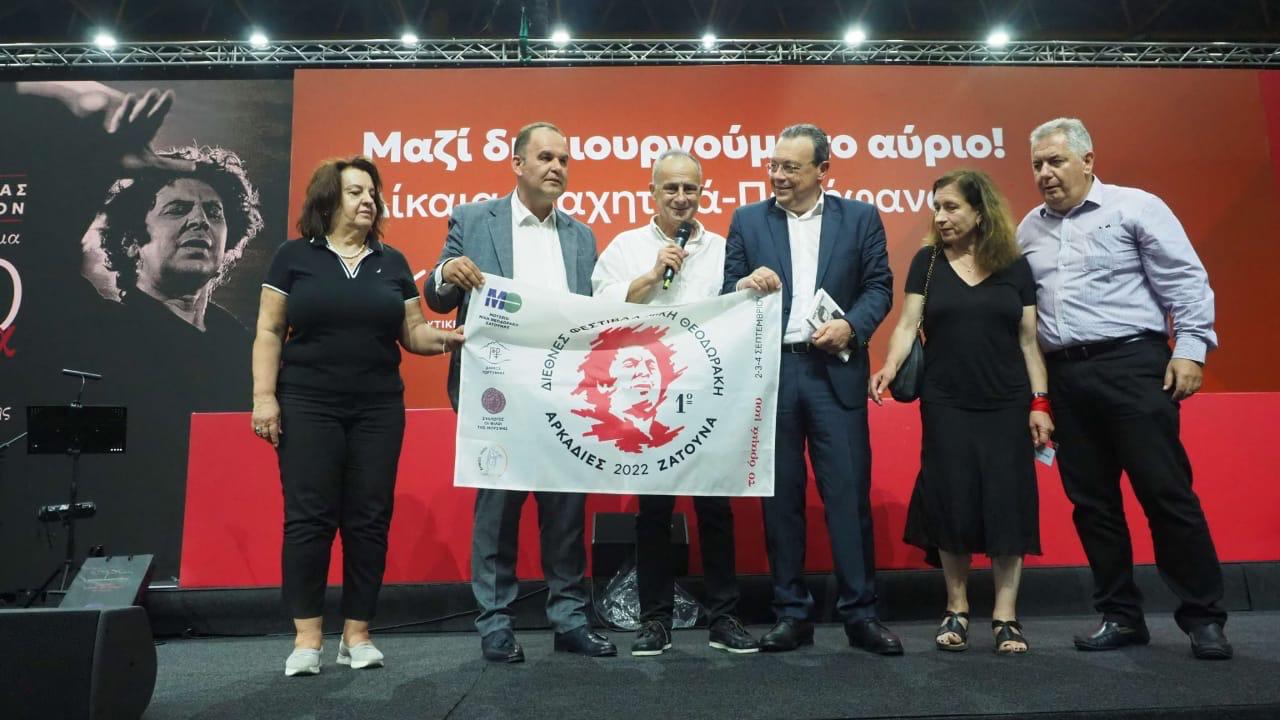 ΣΥΡΙΖΑ: Τίμησε τα 100 χρόνια από τη γέννηση του Μίκη Θεοδωράκη (ΦΩΤΟ)