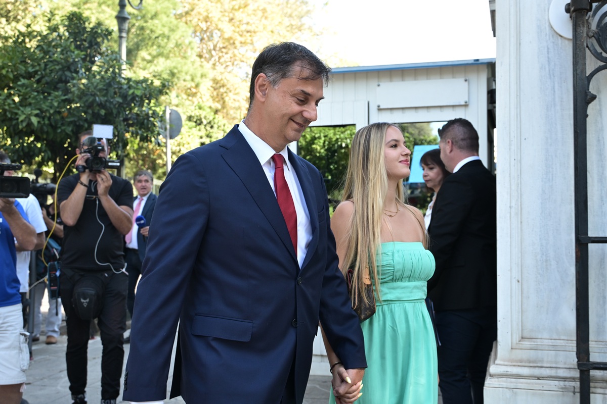 Ορκίστηκαν τα νέα μέλη της κυβέρνησης υπό τη σκιά του σκανδάλου του ΟΠΕΚΕΠΕ (ΦΩΤΟ,VIDEO)