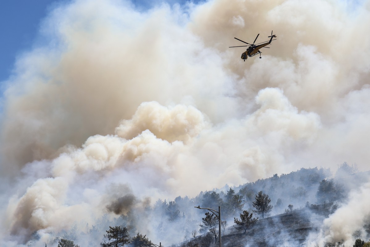 Σε κατάσταση έκτακτης ανάγκης η Χίος: Έχουν εκκενωθεί 19 οικισμοί (ΦΩΤΟ)