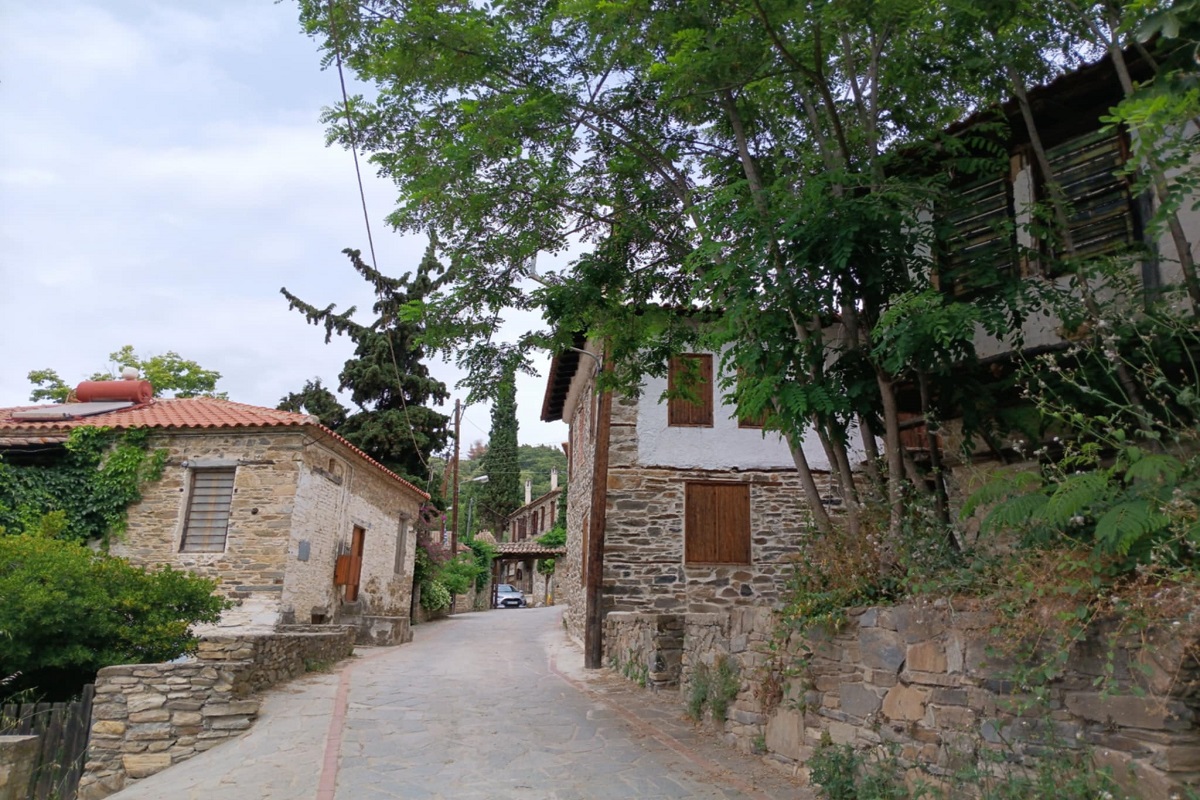 Άνω Νικήτη: Ο παραδοσιακός οικισμός της Σιθωνίας που θυμίζει άλλες… εποχές (ΦΩΤΟ)