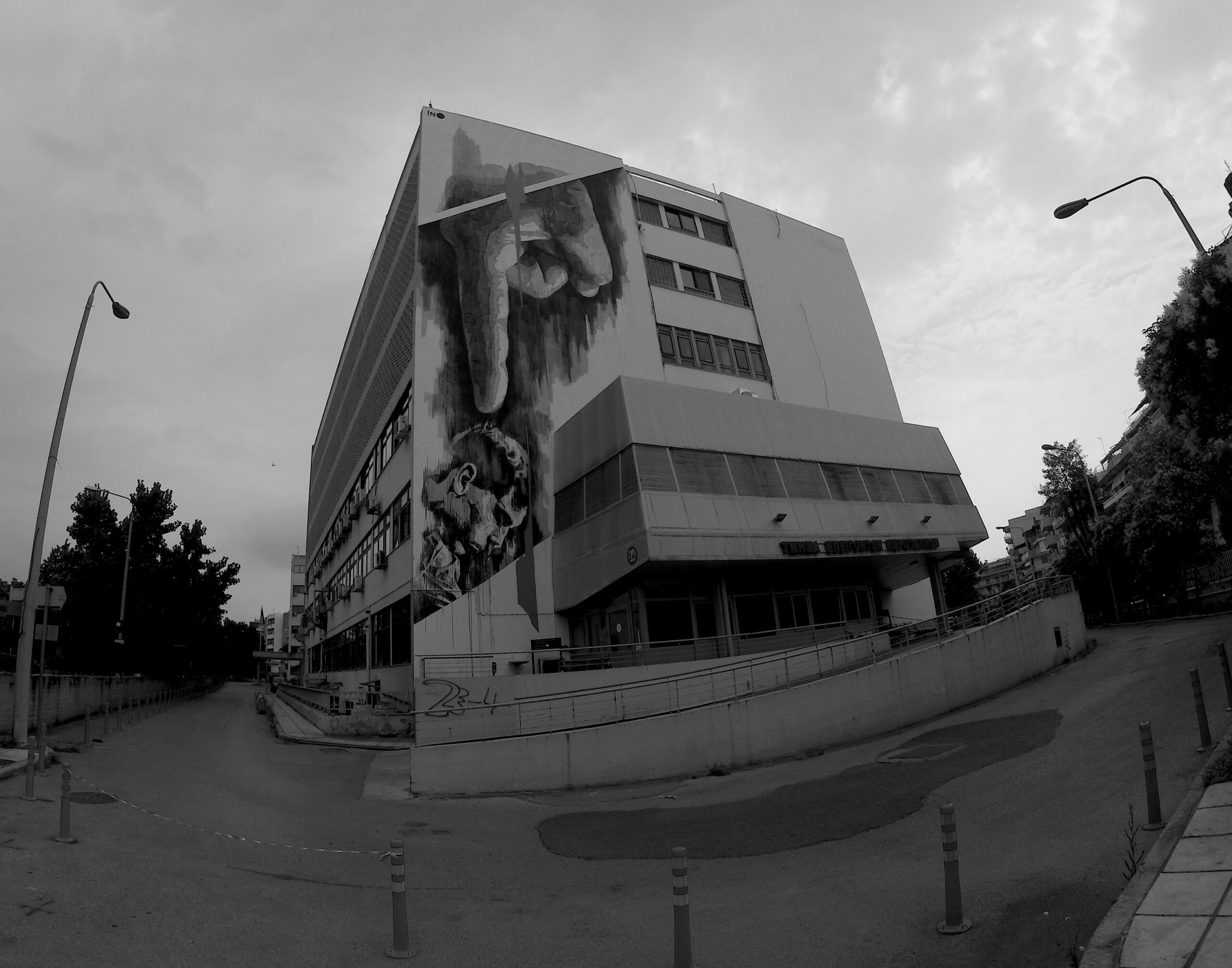 Πληρώνουμε ακριβά τα φάρμακα ή το τίμημα μιας πολιτικής που ακόμα ψάχνει τον δρόμο της;