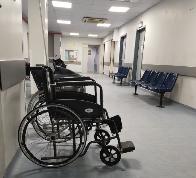 Καθηγητής ιατρικής ζητά από τον υπουργό υγείας να μην… ευνοεί τον ιδιωτικό τομέα