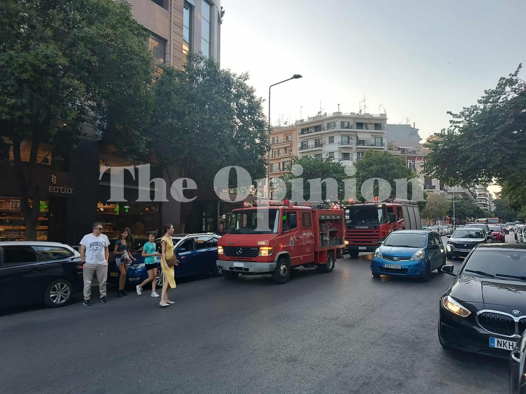 Θεσσαλονίκη: Συναγερμός για καπνούς σε κατάστημα – Επιχείρηση της Πυροσβεστικής (ΦΩΤΟ+VIDEO)