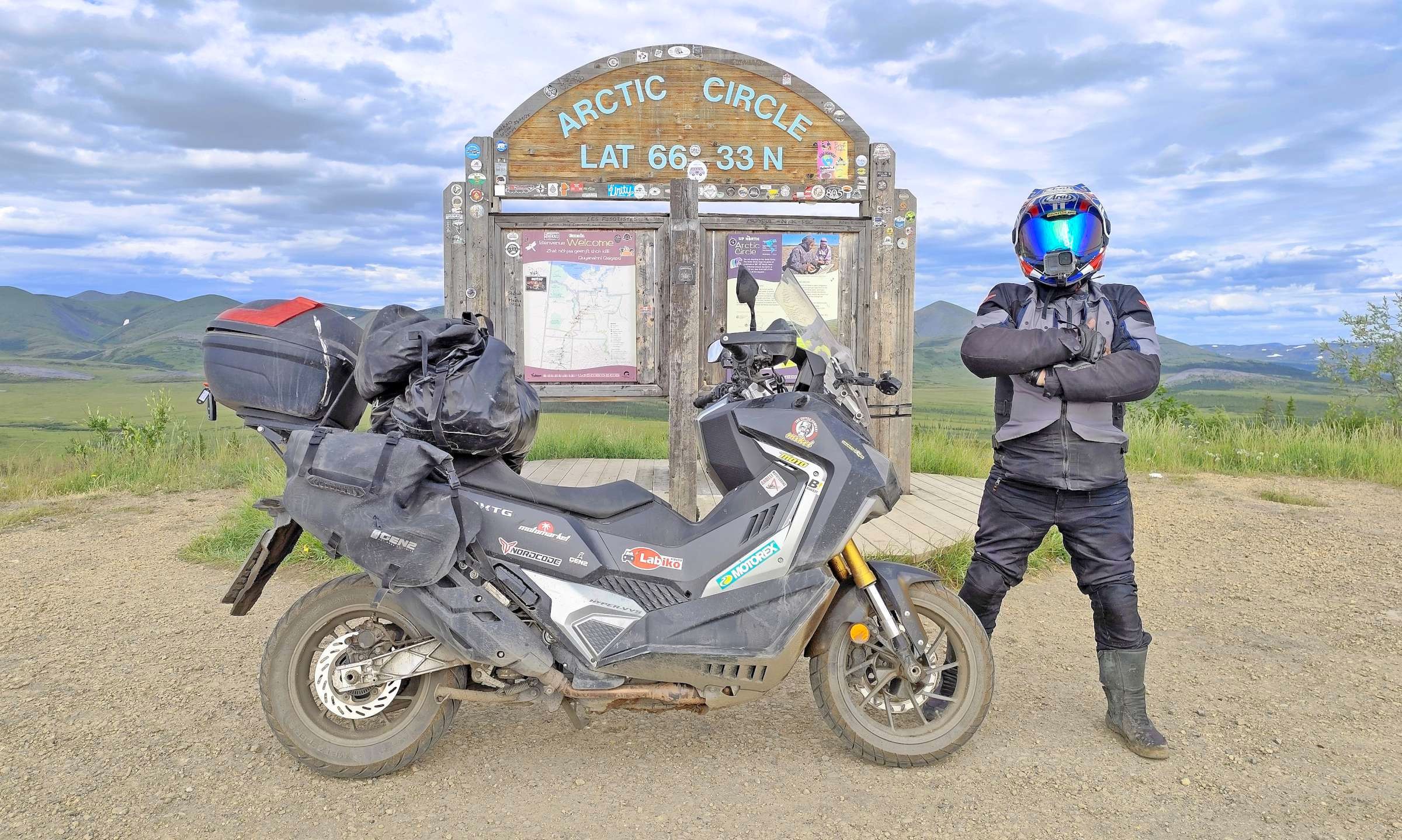 Στον Αρκτικό Κύκλο έφτασε ο Κώστας Μητσάκης με το scooter του!