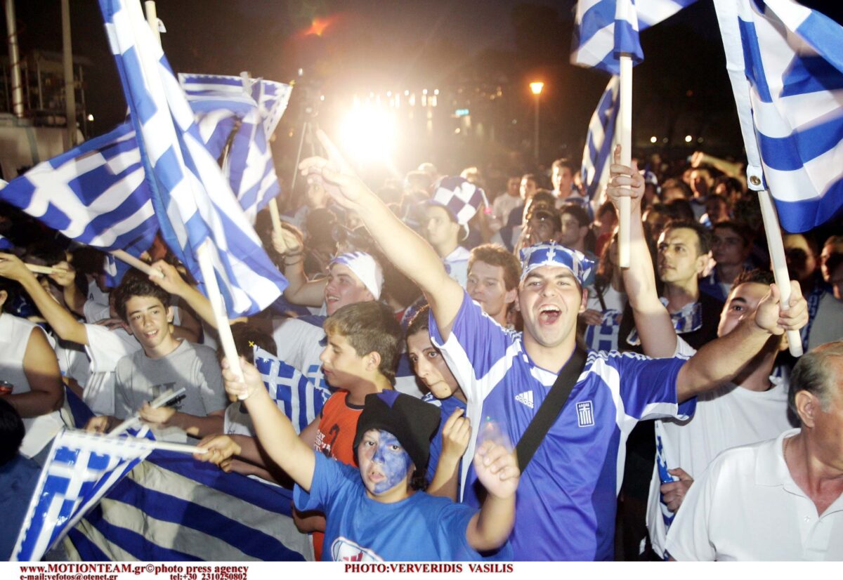 Σαν σήμερα: Το «χρυσό» γκολ του Δέλλα που έστειλε την Ελλάδα στον τελικό του EURO (ΦΩΤΟ+VIDEO)