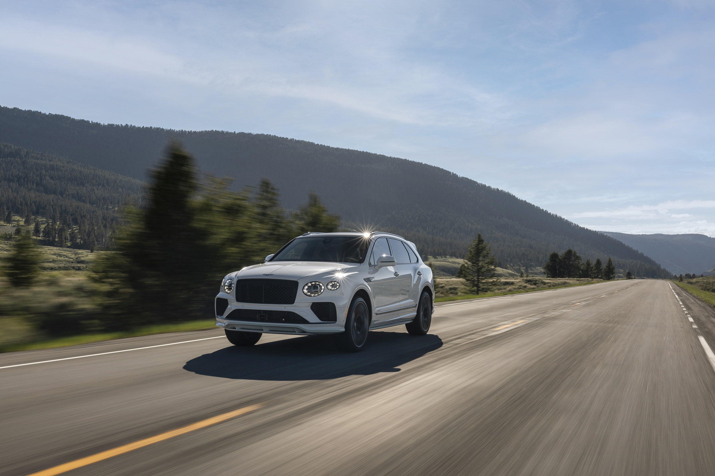 Νέα Bentayga Speed: Το ταχύτερο SUV που έχει παρουσιάσει ποτέ η Bentley (ΦΩΤΟ)