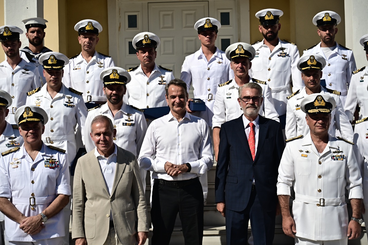 Μητσοτάκης: H κυβέρνηση στηρίζει τις Ένοπλες Δυνάμεις – Δωρεά 300 καταδυτικών ρολογιών στα ΟΥΚ (VIDEO)