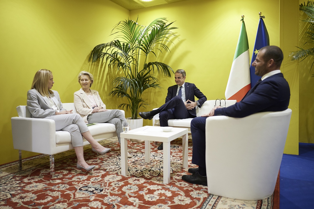 Μεταναστευτικό: Όλα τα όπλα της ενεργοποιεί η κυβέρνηση παρά τις σφοδρές αντιδράσεις της αντιπολίτευσης