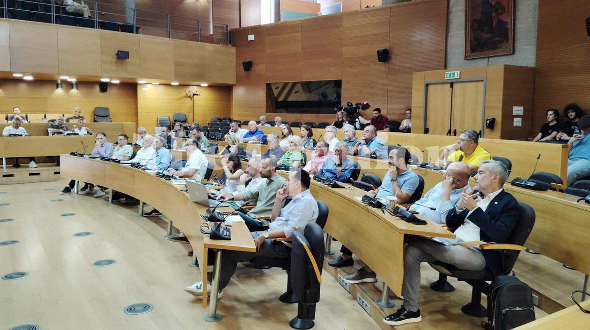 Ψηφίστηκε παρά τις αντιδράσεις το δάνειο των 30 εκατ. ευρώ για τον δήμο Θεσσαλονίκης