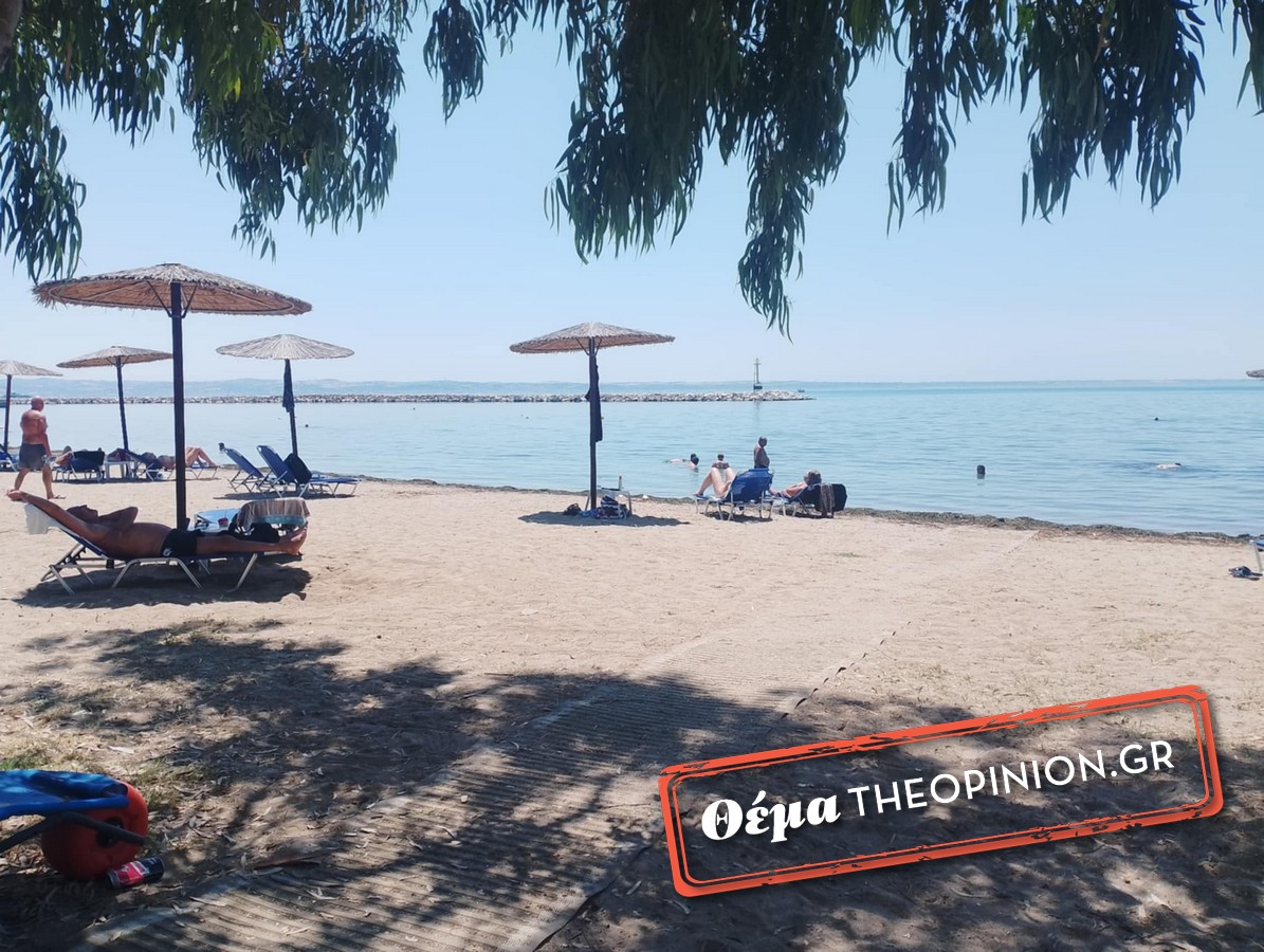 Στην Πλαζ Αρετσούς οι Θεσσαλονικείς για δροσιά εν μέσω  καύσωνα (ΦΩΤΟ)