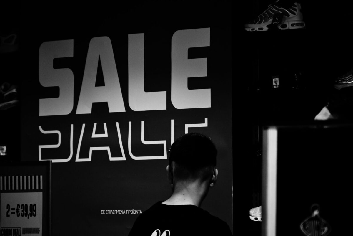 Θερινές εκπτώσεις 2025: Ο κόσμος επέλεξε τις… διακοπές