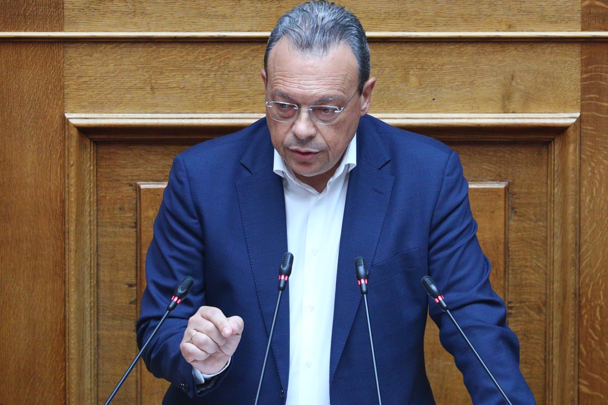 Φάμελλος: Ο κ. Μητσοτάκης το έσκασε από την πίσω πόρτα για να αποφύγει τους αγρότες (VIDEO)