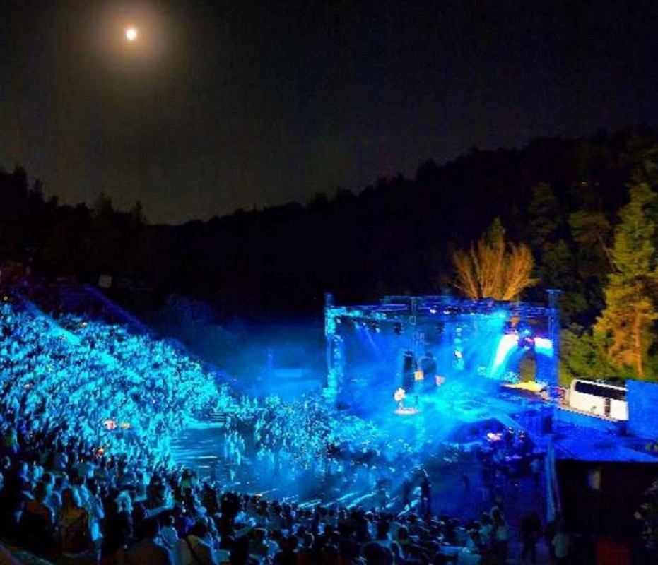 Φεστιβάλ Κασσάνδρας: Αναβάλλεται συναυλία λόγω καύσωνα – Ποια η νέα ημερομηνία