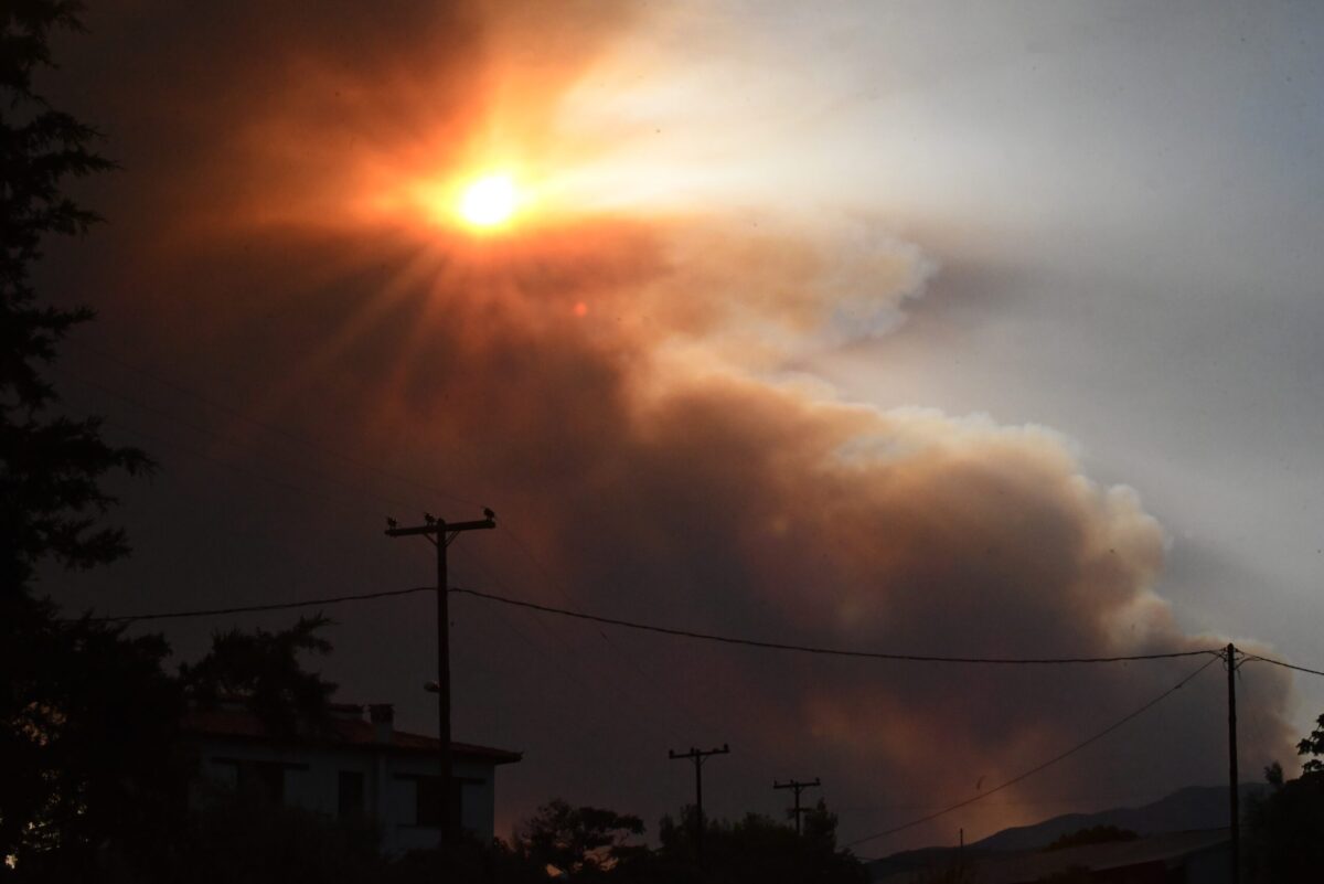 Μαίνεται η φωτιά στην Κορινθία – Δύο συλλήψεις (ΦΩΤΟ+VIDEO)