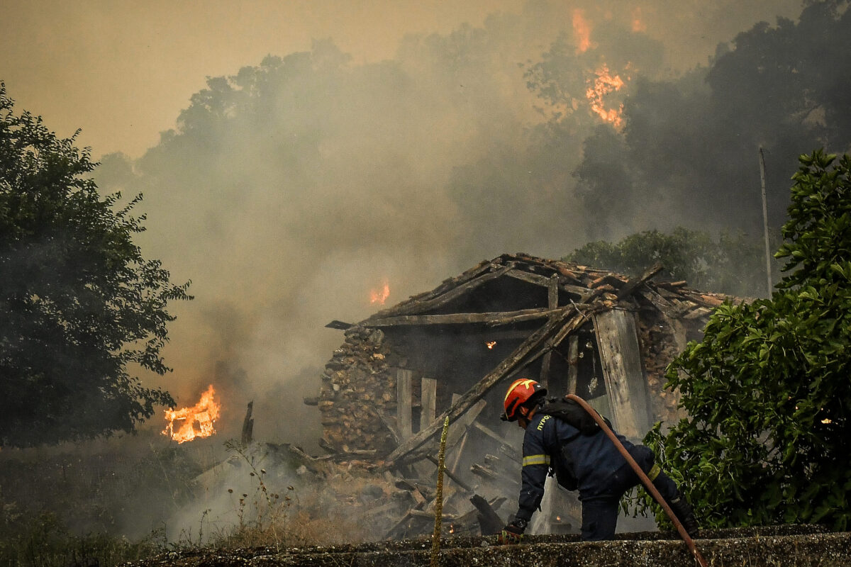 Μεσσηνία: Οριοθετήθηκε η φωτιά – Έκαιγε σε τρία μέτωπα (VIDEO)