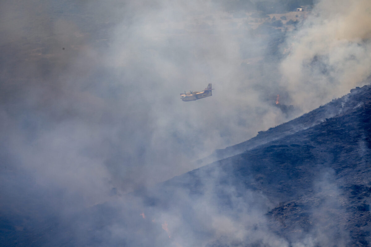 Υπό έλεγχο η φωτιά στα Γρεβενά – Χωρίς ενεργό μέτωπο η φωτιά στη Λάρισα