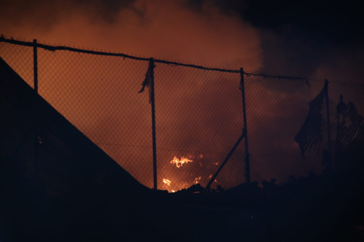 Θεσσαλονίκη: Τι λέει η Πυροσβεστική για τη φωτιά σε εταιρεία ανακύκλωσης στη Σίνδο