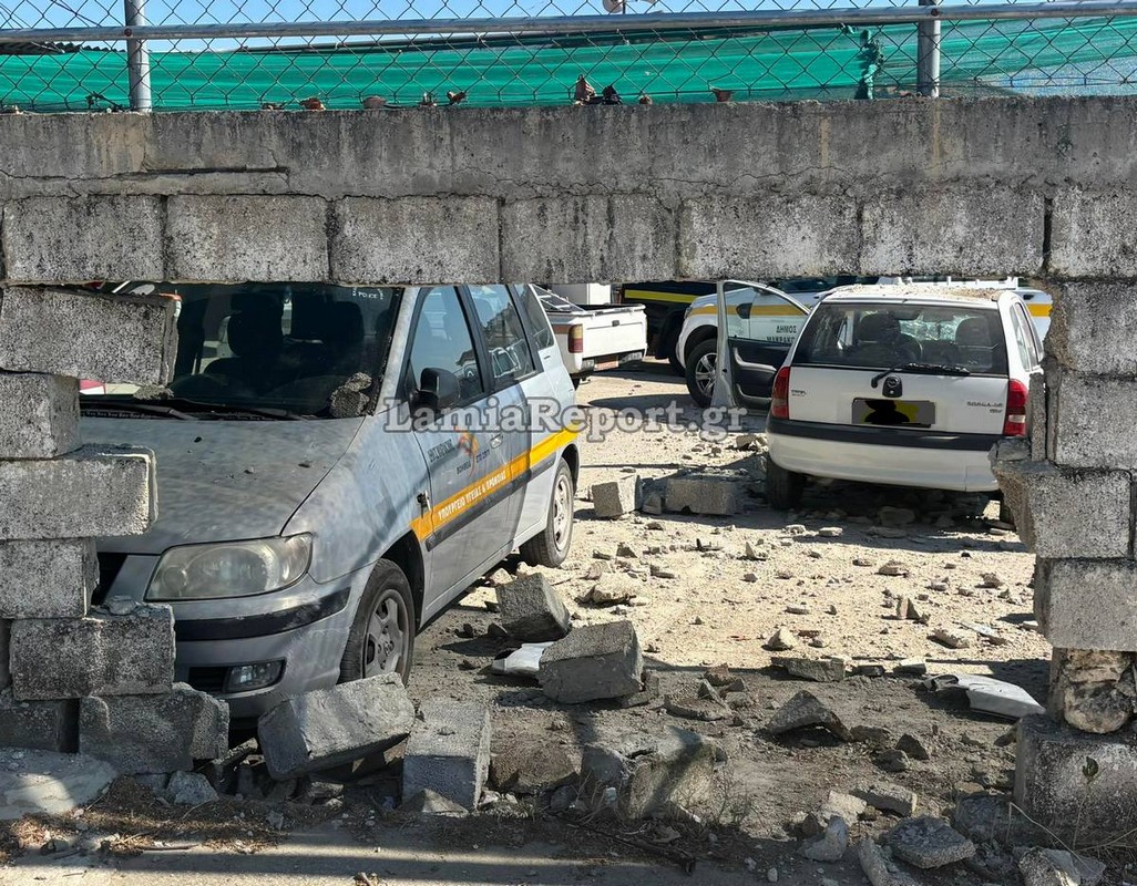 Απίστευτο τροχαίο στη Φθιώτιδα: Δεν έπιασαν τα φρένα και πέρασε μέσα από τοίχο (ΦΩΤΟ)