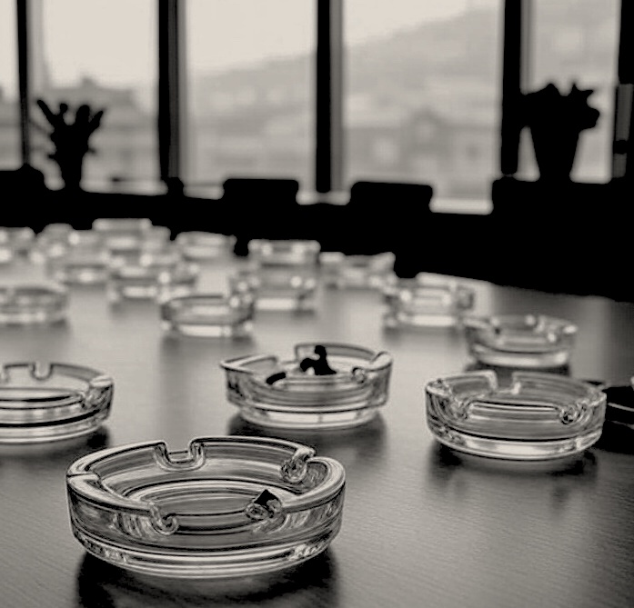 Ο “όρκος ευγένειας” των ευρωβουλευτών ή πώς να μην πετάνε σταχτοδοχεία στους υπαλλήλους