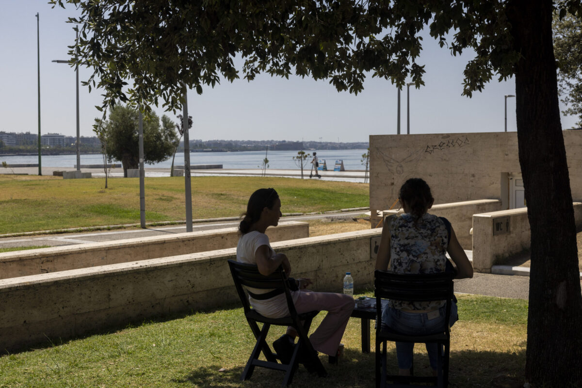 «Βράζει» για πέμπτη μέρα η χώρα – Επιμένουν τα 40αρια στη Θεσσαλονίκη