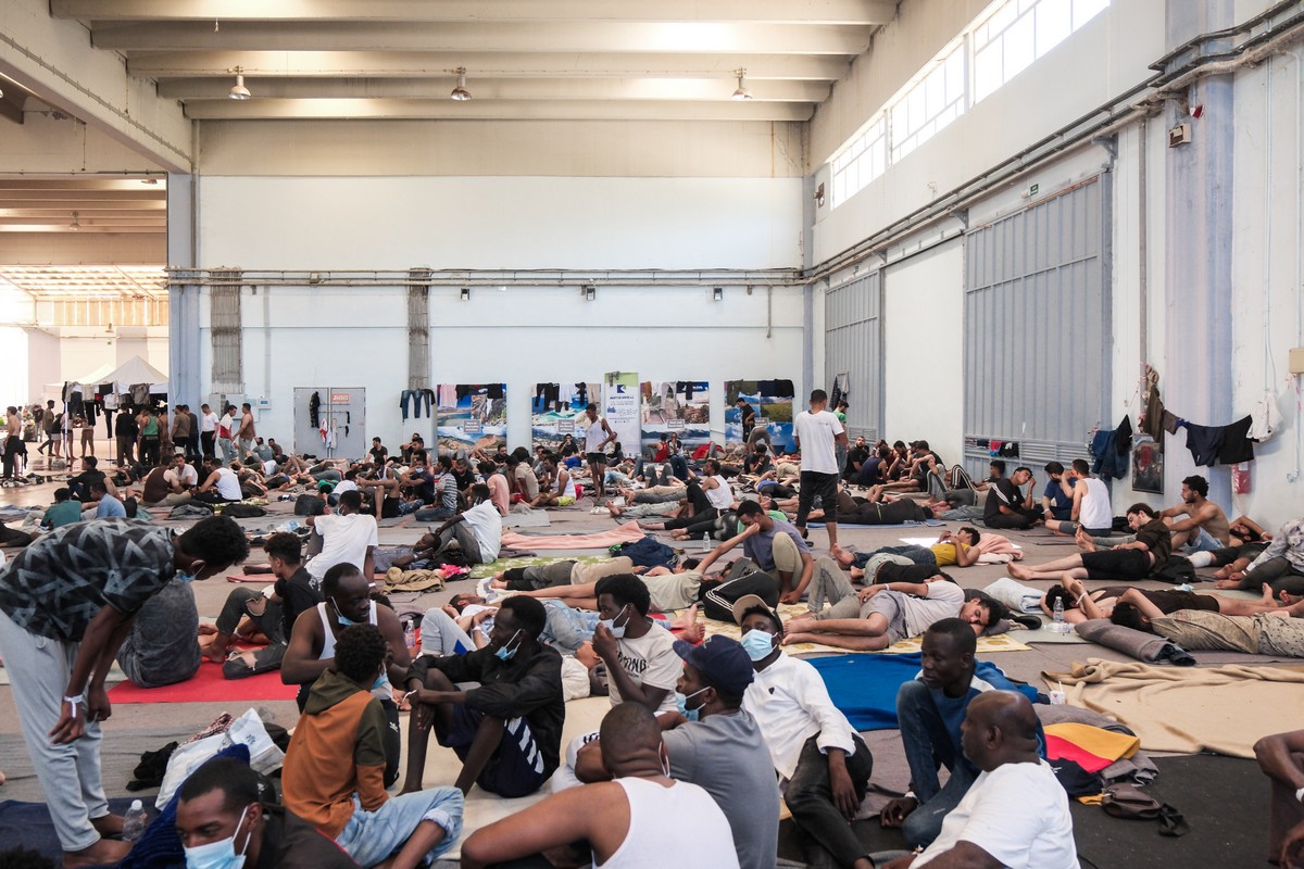 Αντικίνητρα στη μετανάστευση: Ανάμεσα στη νομιμότητα και τον ρεαλισμό, σε μια εποχή κρίσης