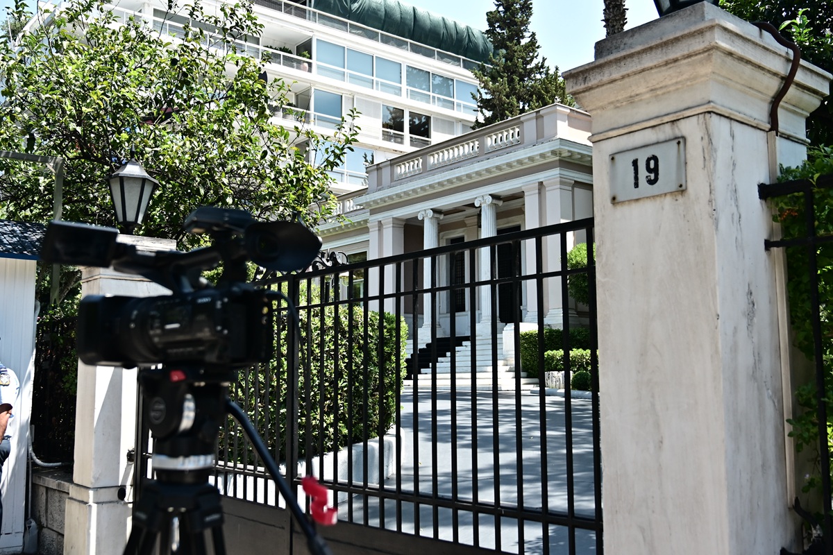 Kυβερνητικές αντιδράσεις στο βιβλίο Τσίπρα: Η «Ιθάκη» ξαναφέρνει το 2015 στο προσκήνιο