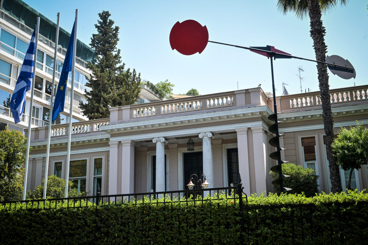 Κυβερνητικές πηγές για Άγνωστο Στρατιώτη: Το ΠΑΣΟΚ βρίσκεται σε πλήρη σύγχυση, κάνει τα πράγματα ολοένα και χειρότερα