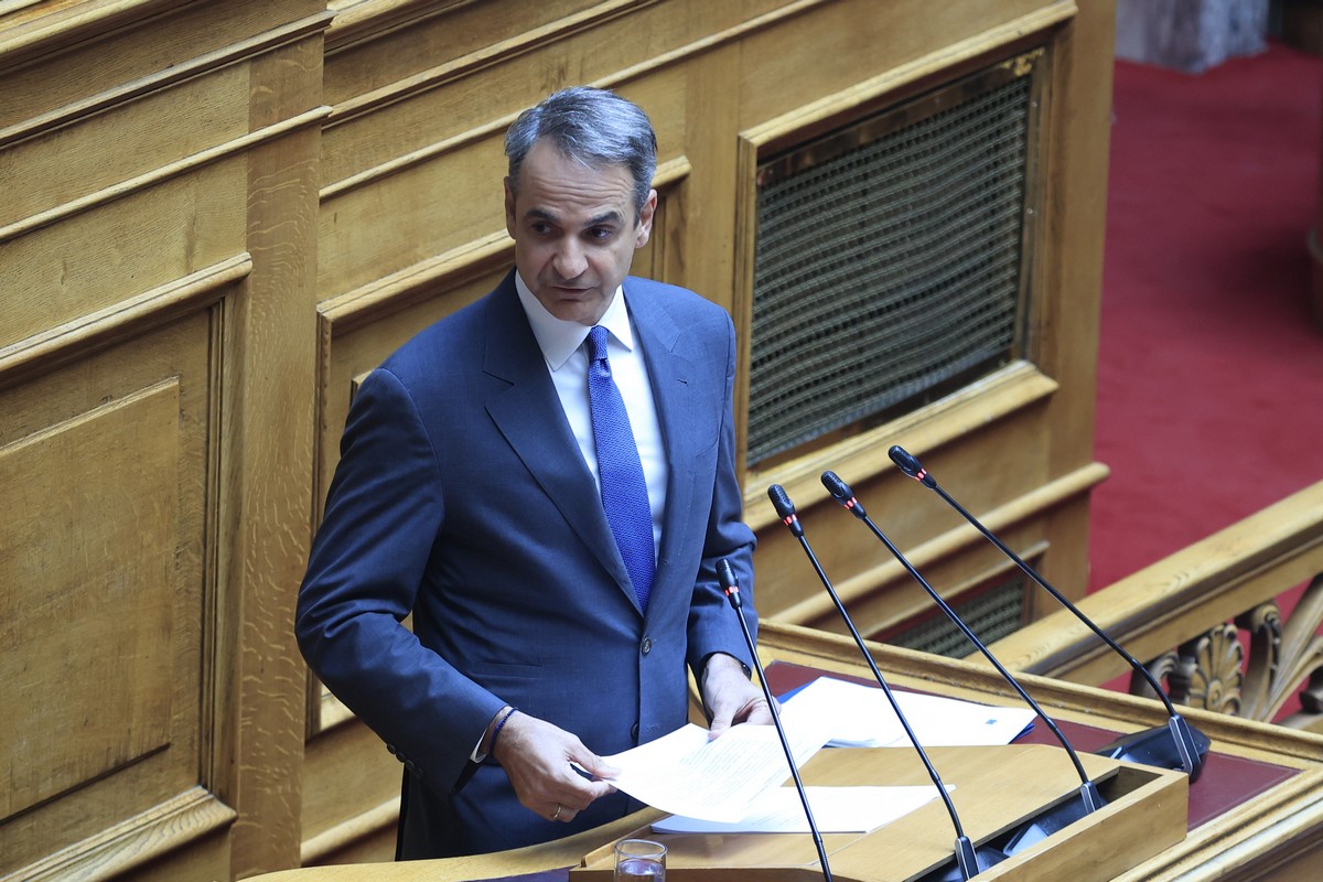 Μητσοτάκης στη Βουλή: Στέλνουμε μήνυμα στους διακινητές – “Κλείνει η δίοδος προς την Ελλάδα”