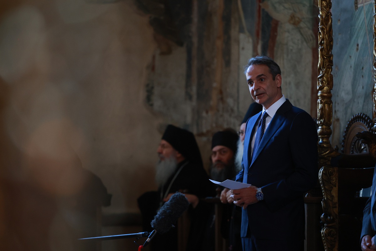 Ο πρωθυπουργός στο Άγιον Όρος: Επίσκεψη υψηλού συμβολισμού και προσπάθεια επανόδου στην παράδοση