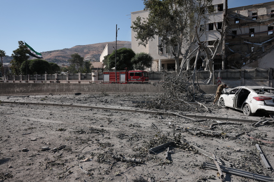 Η Συρία φλέγεται ξανά: Στο έλεος βομβαρδισμών και πολιτικής αποσταθεροποίησης