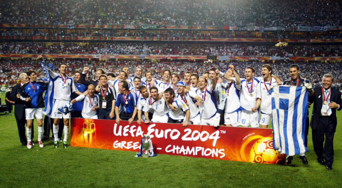 Euro 2004: Οι πρωταγωνιστές θυμούνται την πιο «γλυκιά» ιστορία – Το οικογενειακό κλίμα, η αγωνία και η πίστη στο… ακατόρθωτο (VIDEO)