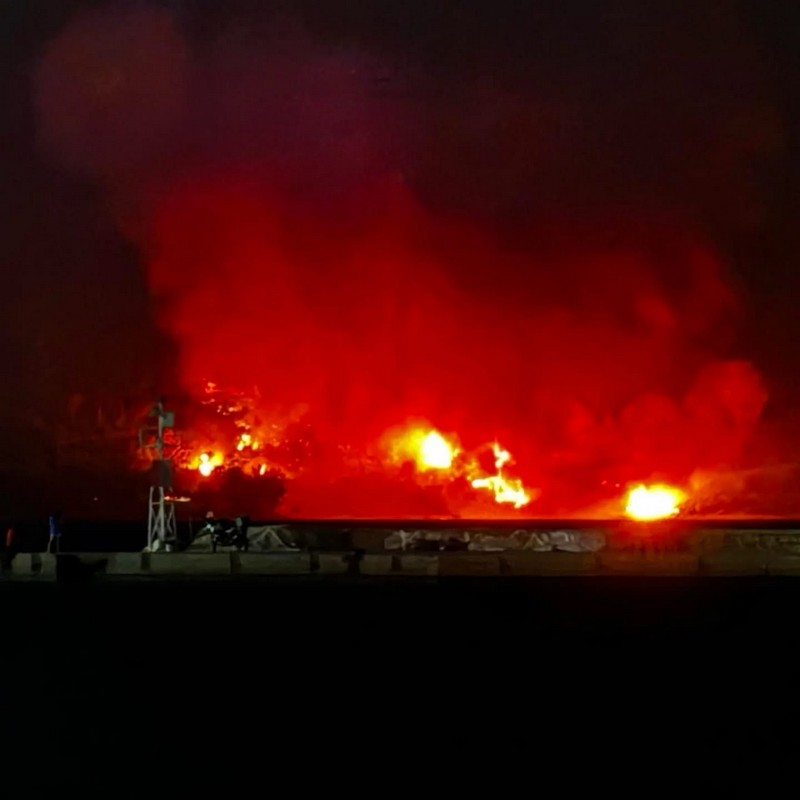 Μεγάλη φωτιά σε εξέλιξη στη Θάσο – Χωρίς ρεύμα πολλές περιοχές (VIDEO)