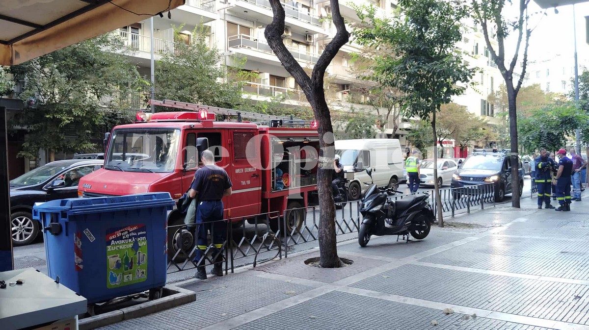«Συναγερμός» στην πυροσβεστική από καπνό σε κατάστημα στην Τσιμισκή (ΦΩΤΟ)